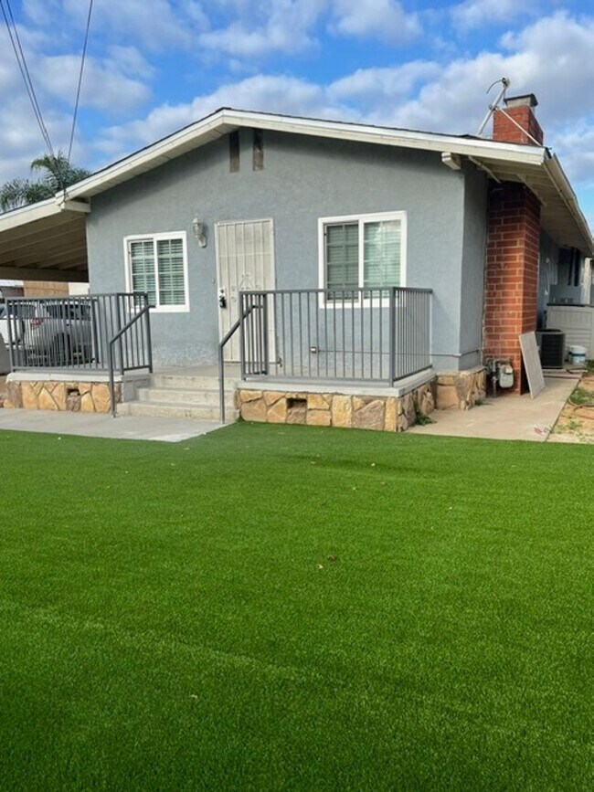 Foto del edificio - South 2nd- 4 Bed 2 Bath Remodeled Home in El Cajon!