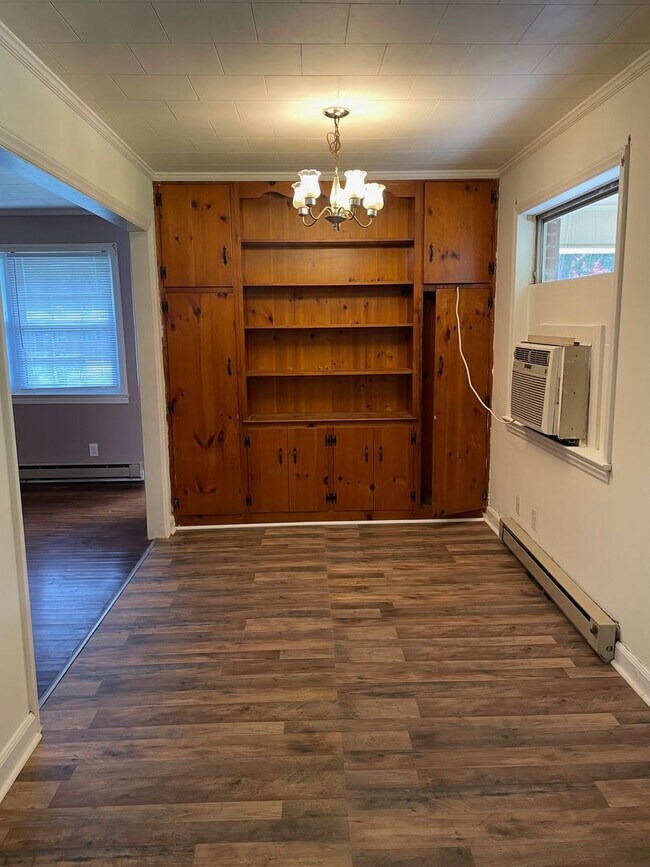 Building Photo - 3 bdrm 1 ba brick home Near Teachey School