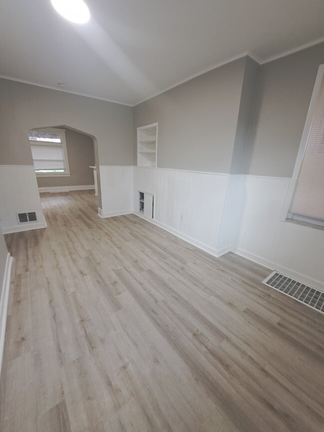 Building Photo - 224 Zara St