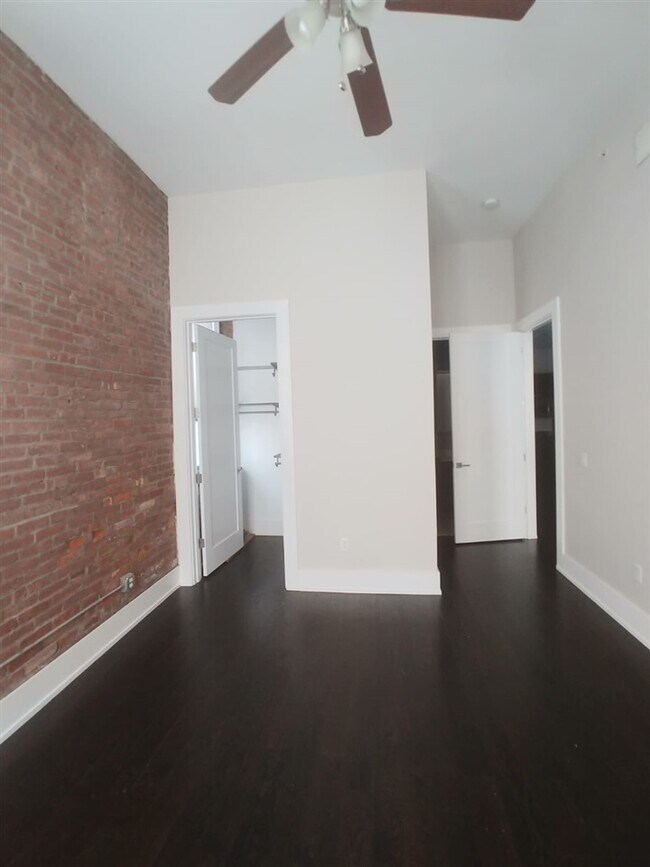 Building Photo - 704 Grand St