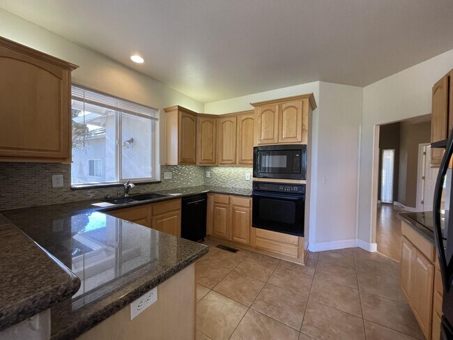 Foto del edificio - 929 Yosemite Dr