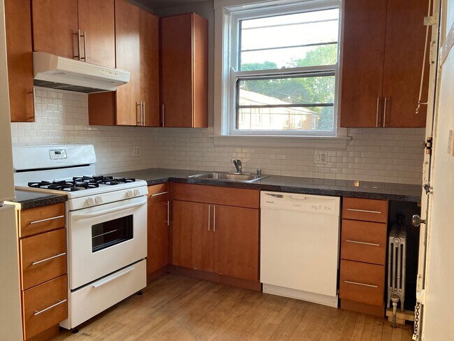 Foto del edificio - One Bedroom/One Bath in Historic Building ~ Heat Included
