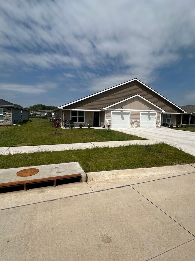 Building Photo - Newly Built 3 Bedroom Duplex in Irvine Acres!