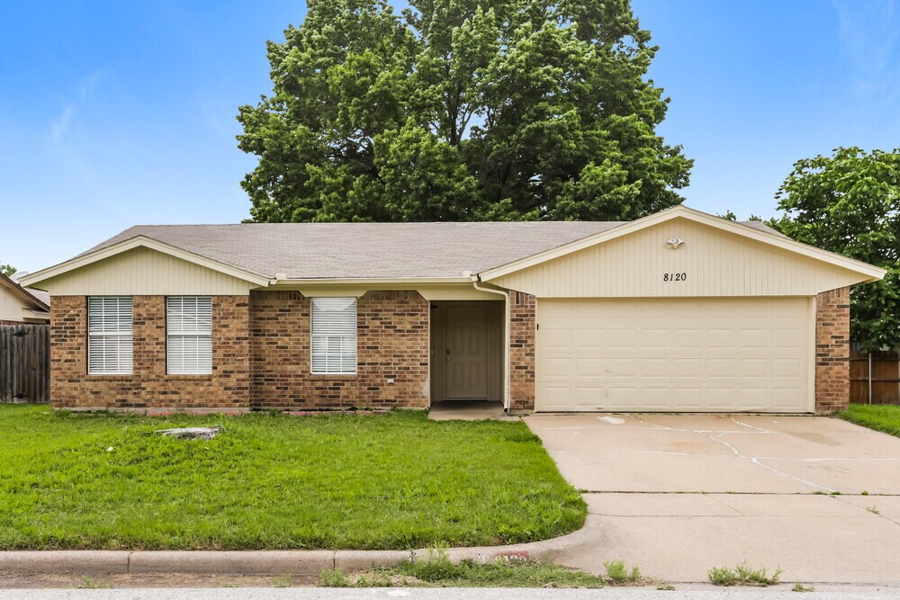 Foto principal - 8120 Camelot Rd