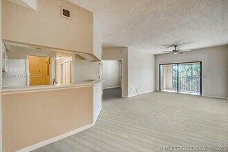 Building Photo - 3018 Alcazar Pl