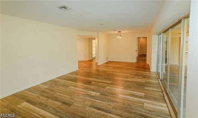 Building Photo - 5654 Eichen Cir