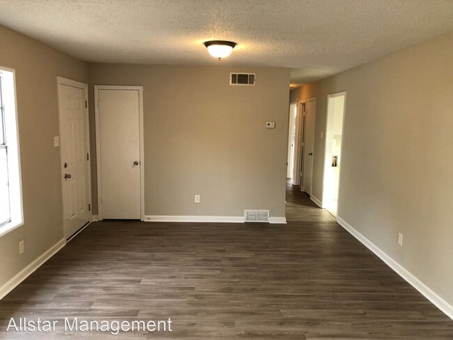Building Photo - 3 br, 1 bath House - 6750 Embassy Circle