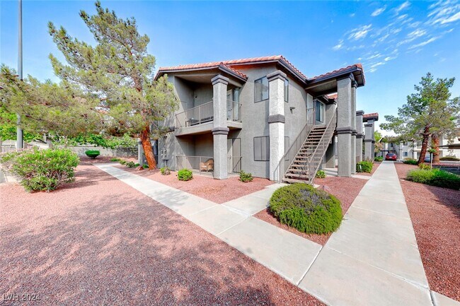 Foto del edificio - 1575 W Warm Springs Rd