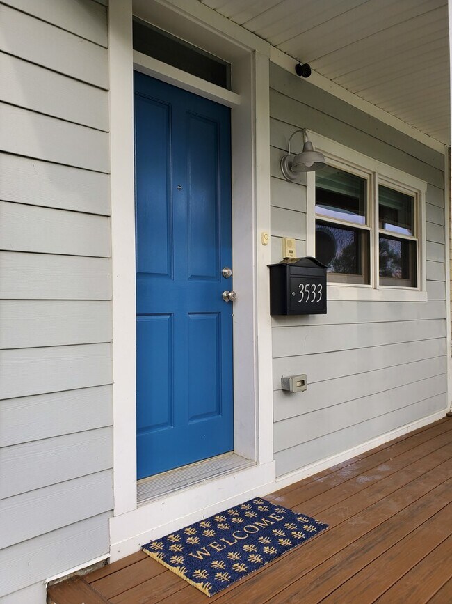 Foto del edificio - Charming 3 Bedroom/2.5 Bathroom Duplex in ...