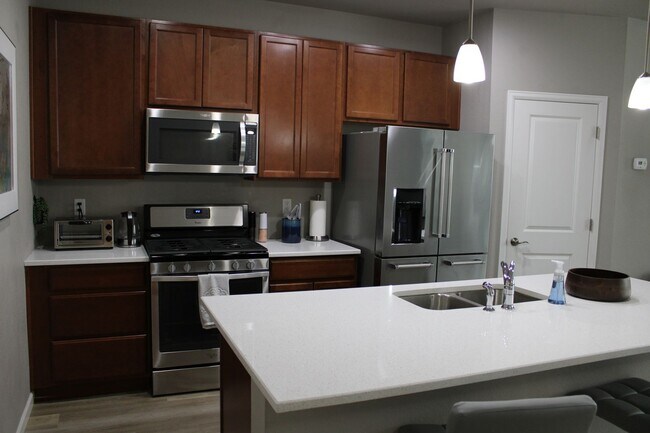 Foto del edificio - Arvada Luxury Furnished Townhouse, All-Inc...
