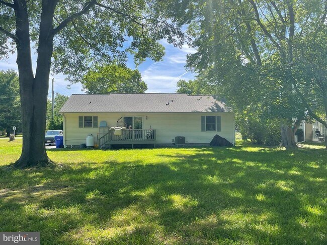 Building Photo - 724 Dixon Dr