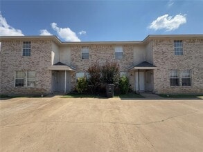 Building Photo - 5908 Greengate Dr