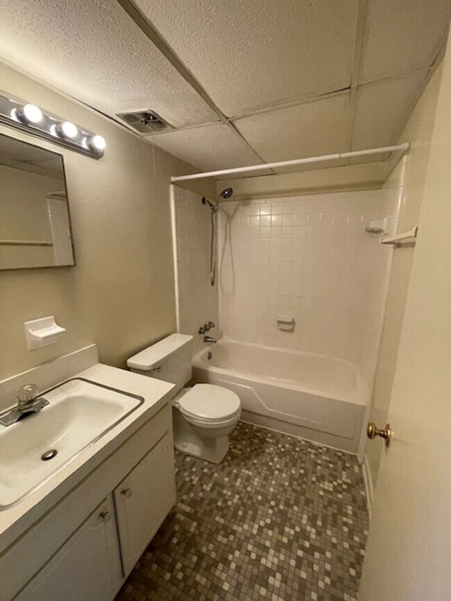 Desired Location In Winston-Salem - Desired Location In Winston-Salem Apartment