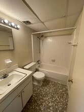 Building Photo - 3816 Country Club Rd