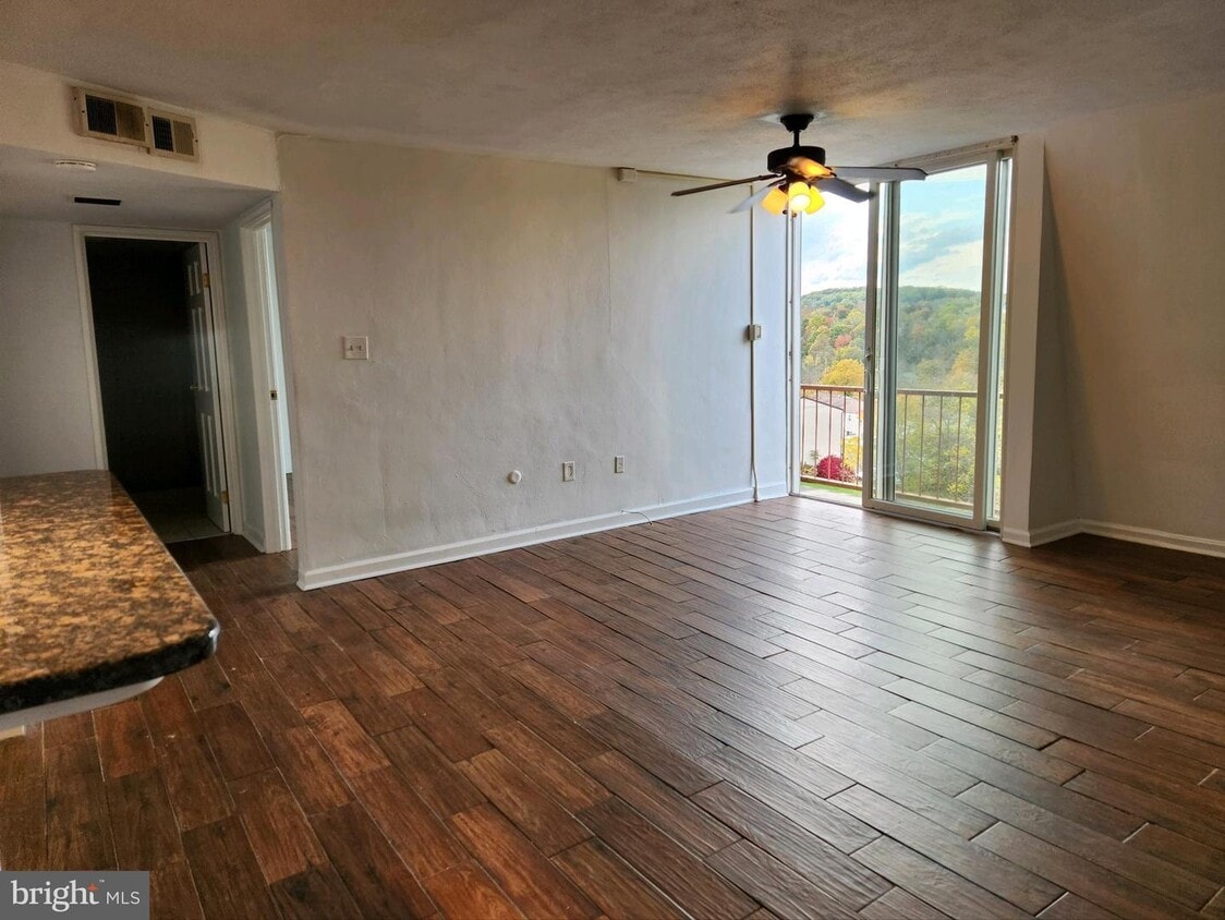 3232 Forest Ln Unit E-8, Schwenksville, PA 19473 - Room for Rent