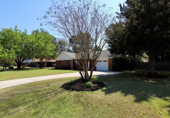 Foto del edificio - 2415 Edmunds Dr