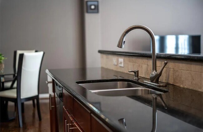 Foto del edificio - 4413 Koehler St