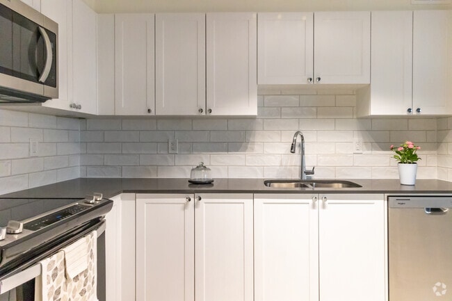 2 BR, 1 BA - 932SF - 1249 North Shore Boulevard East