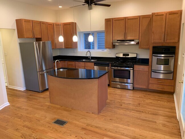 Granite. Stainless. Hardwood. - 2969 S Loomis St