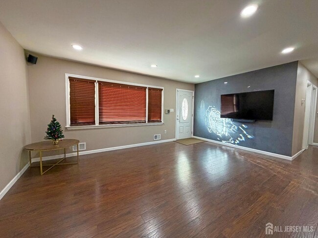 Foto del edificio - 7 Joseph Ct