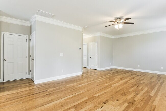 Building Photo - 170 Davelyn Ct