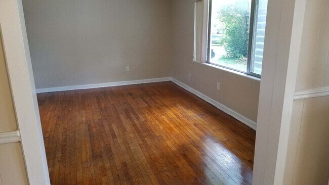 Foto del edificio - 3 Bed 1 Bath Home | Fenced Yard | Pet Frie...