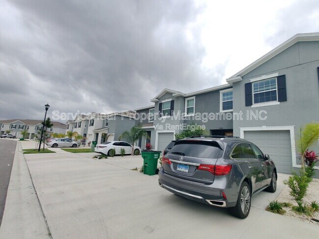 Building Photo - 32988 Major Oak Dr