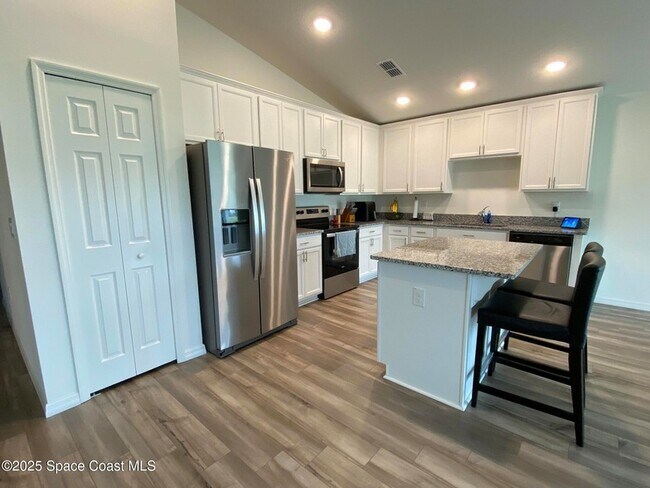 Building Photo - 1186 Dania Cir