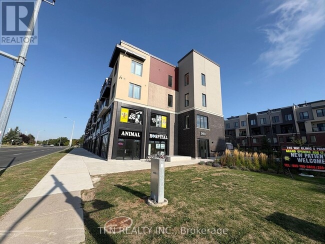 Photo du bâtiment - 3401-3401 Ridgeway Dr