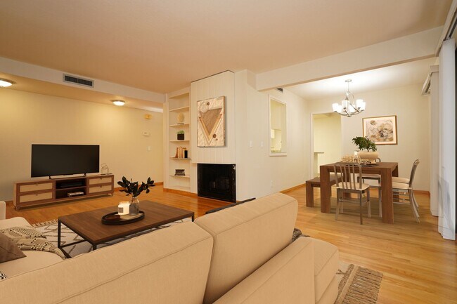 Foto del edificio - Updated Condo Walking Distance to Downtown...