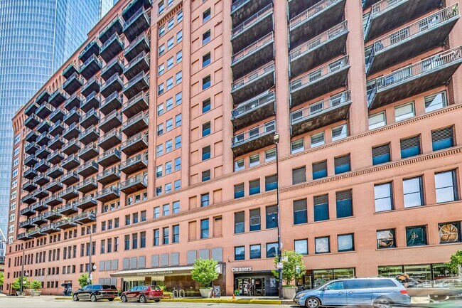 Foto del edificio - 165 N Canal St