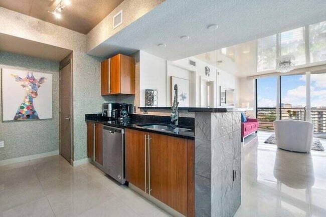 Building Photo - 1551 N Flagler Dr