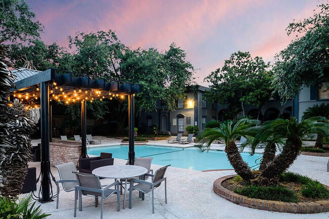 Pool - Star Westheimer Apartments