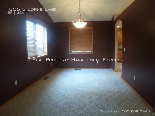 Building Photo - 1805 S Lorne Ln