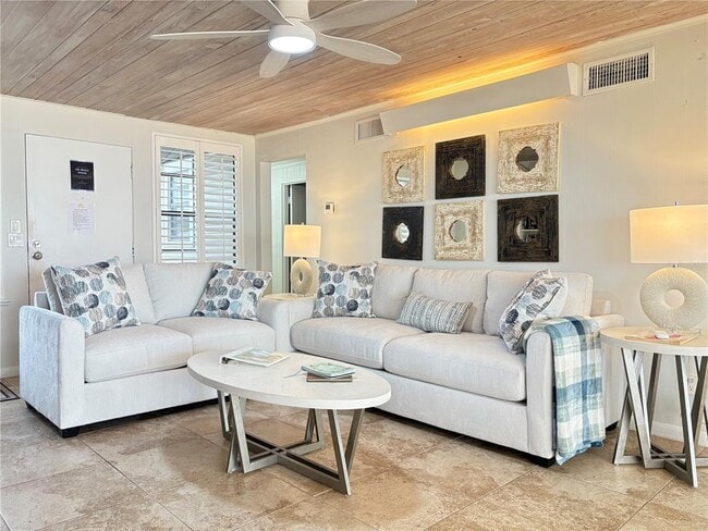 Building Photo - 2823 Gulf of Mexico Dr