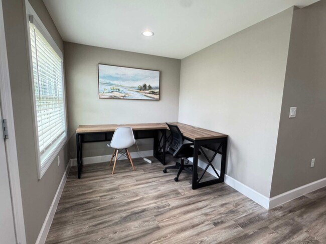 Foto del edificio - 420 E Cypress St