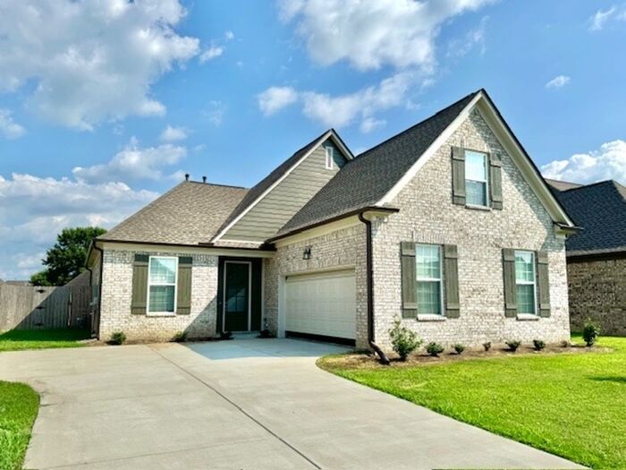 Primary Photo - Now Leasing a 4-bedroom 2.5 bath home in W...