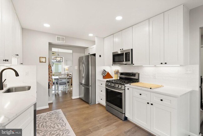 Foto del edificio - 7393 Colton Ln