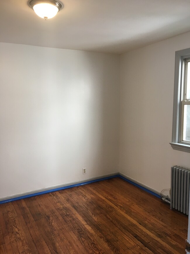 Master Bed (Picture 2) - 72 Nesbitt st