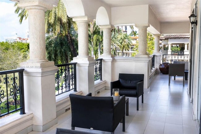 Foto del edificio - 19137 Fisher Island Dr