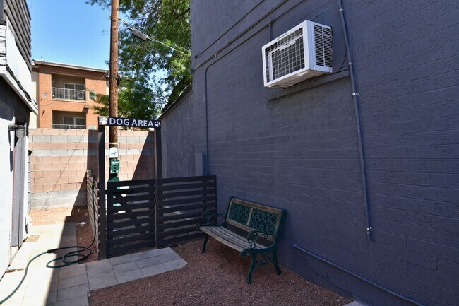 Building Photo - 1109 Stewart Ave