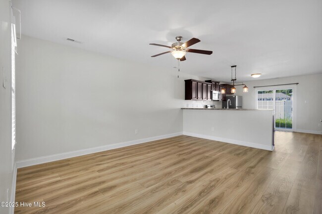 Foto del edificio - 110 Meadow Way