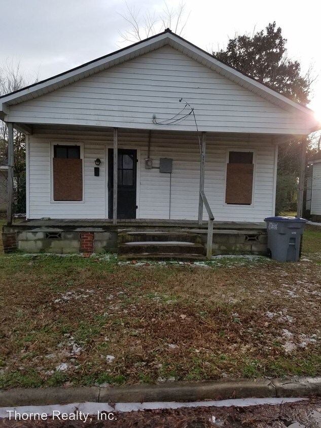 Primary Photo - 319 E Holly St