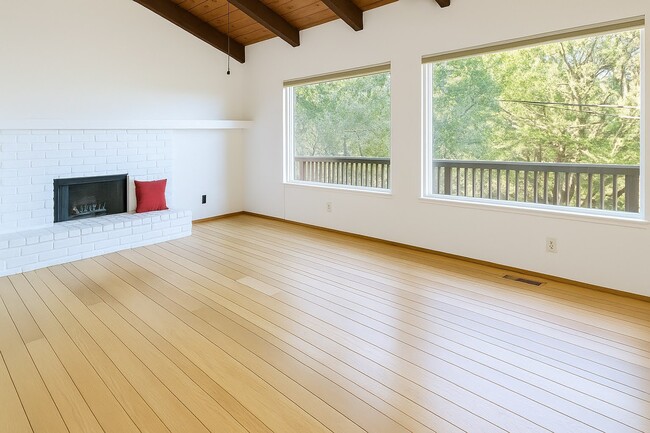 Building Photo - 85 Woodside Dr