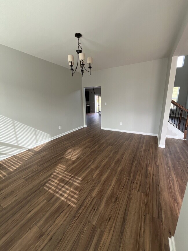 Foto del edificio - "Charming 4-Bed High Point Home with Granite Elegance & Cozy Fireplace!"