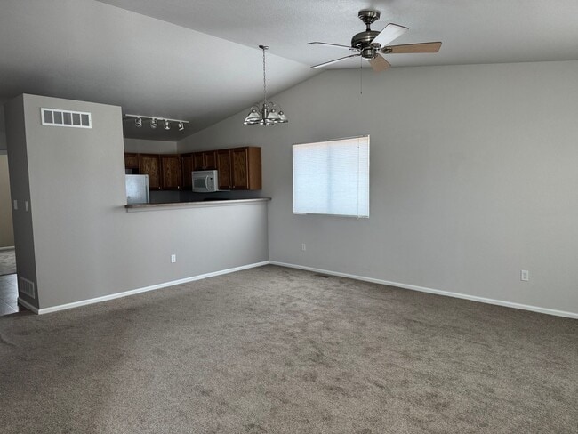 Building Photo - ALL PROSPECTIVE TENANTS MUST SUBMIT A $58 ...