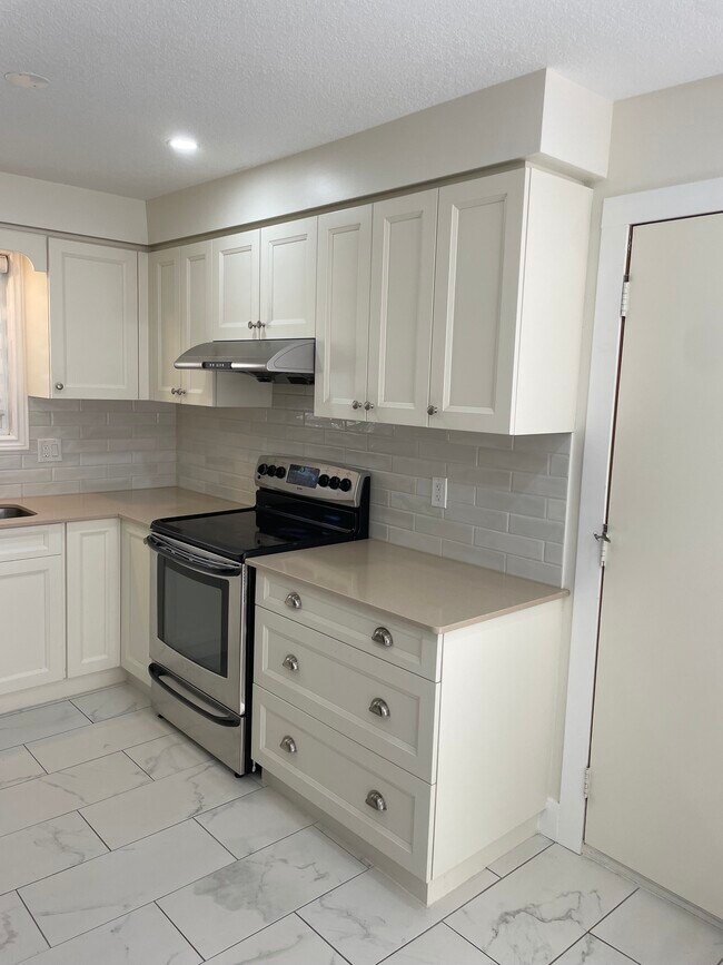 Photo du bâtiment - 49 Shaftsbury Dr