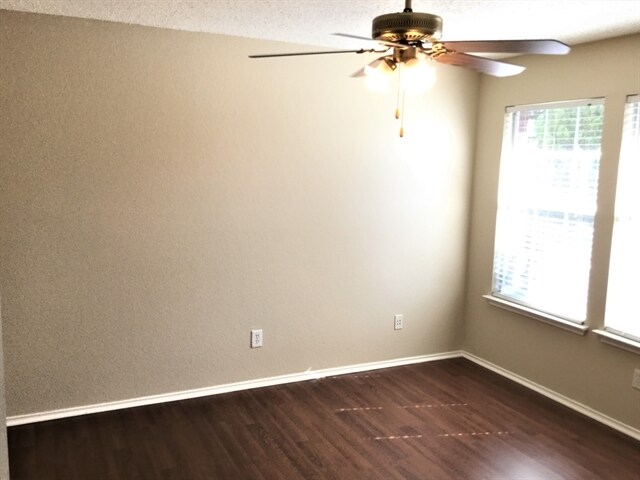 Foto del edificio - 1006 Bradford Ln