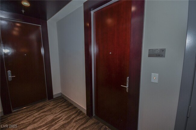 Foto del edificio - 4525 Dean Martin Dr