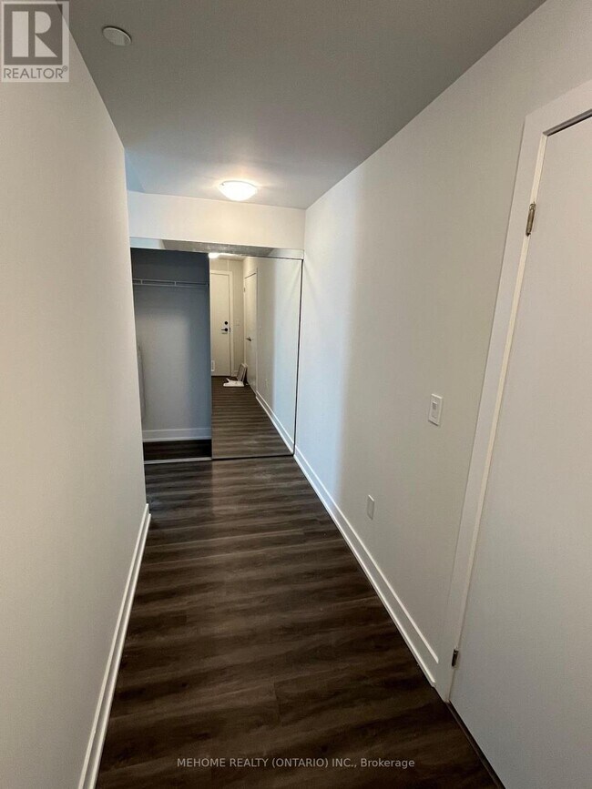 Photo du bâtiment - 430-4430 Square One Dr